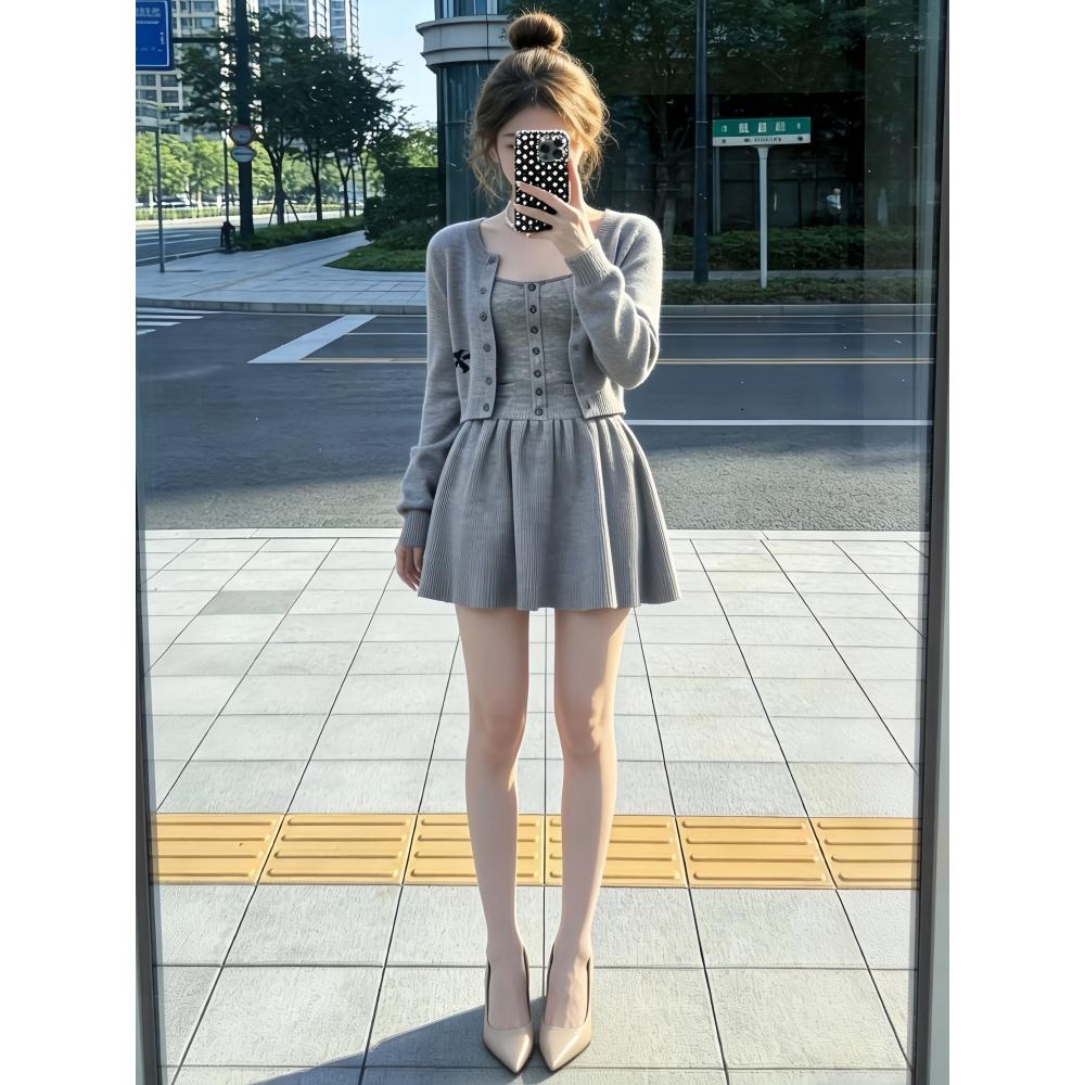 搭配一整套针织套装秋冬新款独特漂亮巨好看毛衣开衫吊带裙两件套