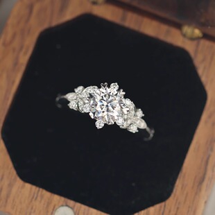 艺升缘珠宝蝶恋花戒指定制S925银一克拉莫桑石女士钻戒原创设计