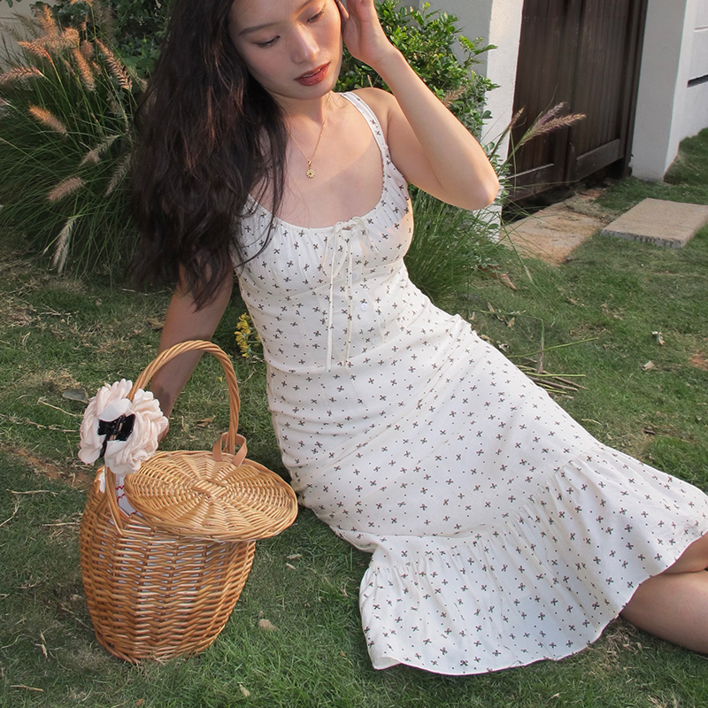 法式复古碎花吊带连衣裙