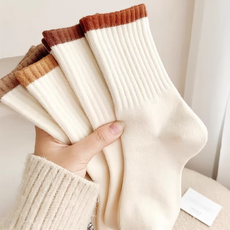 中筒袜配鲨鱼裤袜保暖