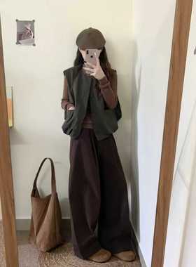 秋日ootd穿搭一整套新款小个子休闲复古秋装绿色马甲咖色裤子套装