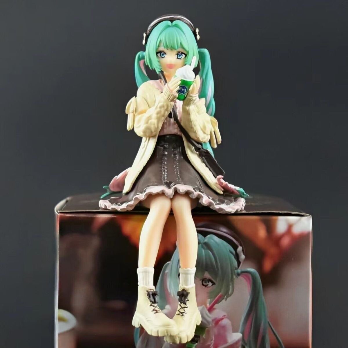 初音 公主殿下 MIKU秋服针织衫休闲奶茶压泡面斜夸包桌面摆件手办