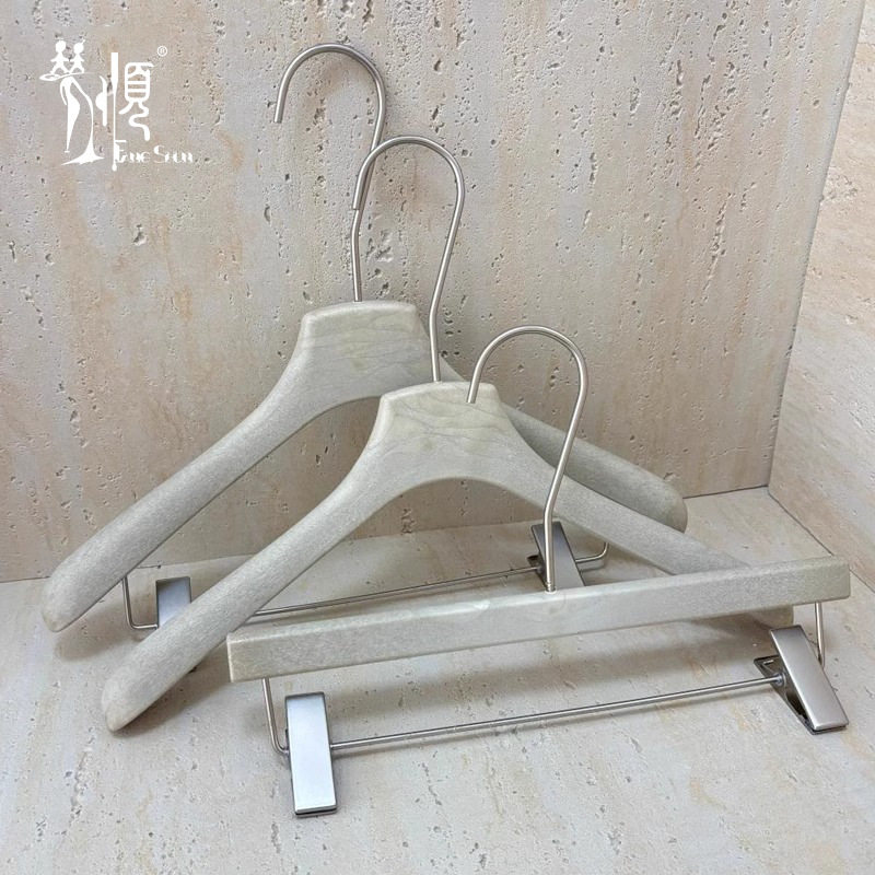 服装店衣撑女装奶白色树