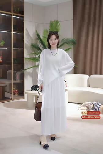 【李夫人MOMO粉丝专享】圆领温柔风宽松显瘦上衣H55795W-100JZ