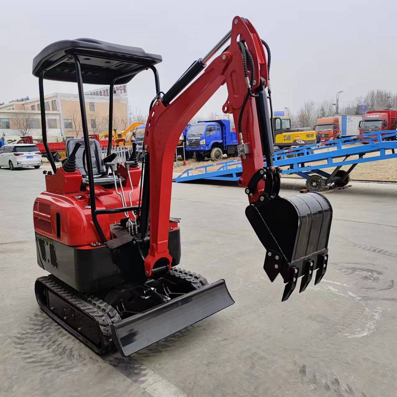 源头工厂直供2吨履带式工程挖掘机 新款ht20小型挖掘机出口欧洲