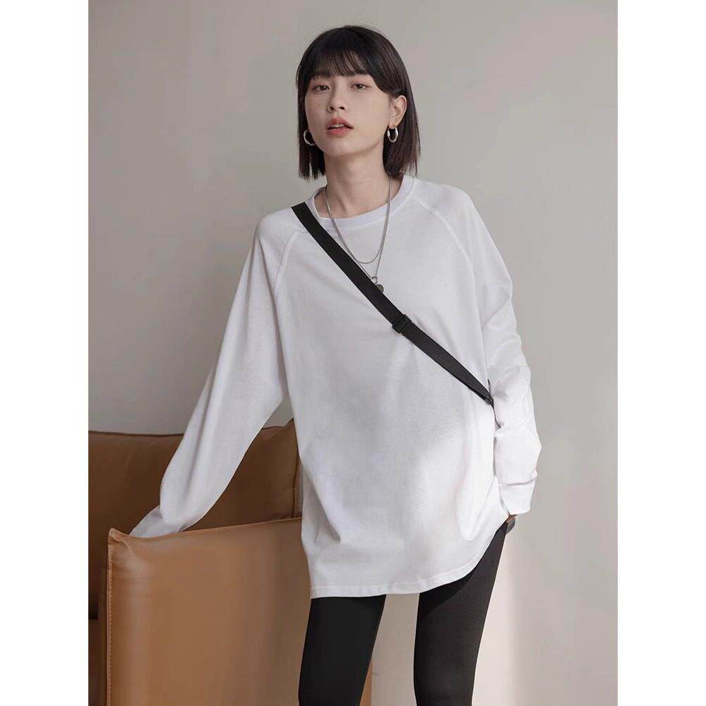 白色长袖t恤女春秋宽松中长款遮屁股内搭打底衫鲨鱼裤搭配的上衣