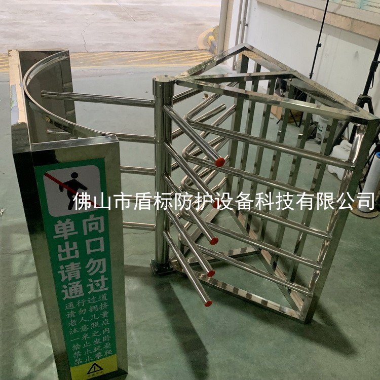 成品只进不出梳齿栅栏杆半高单向门火车站旅游景点出口单项转闸机