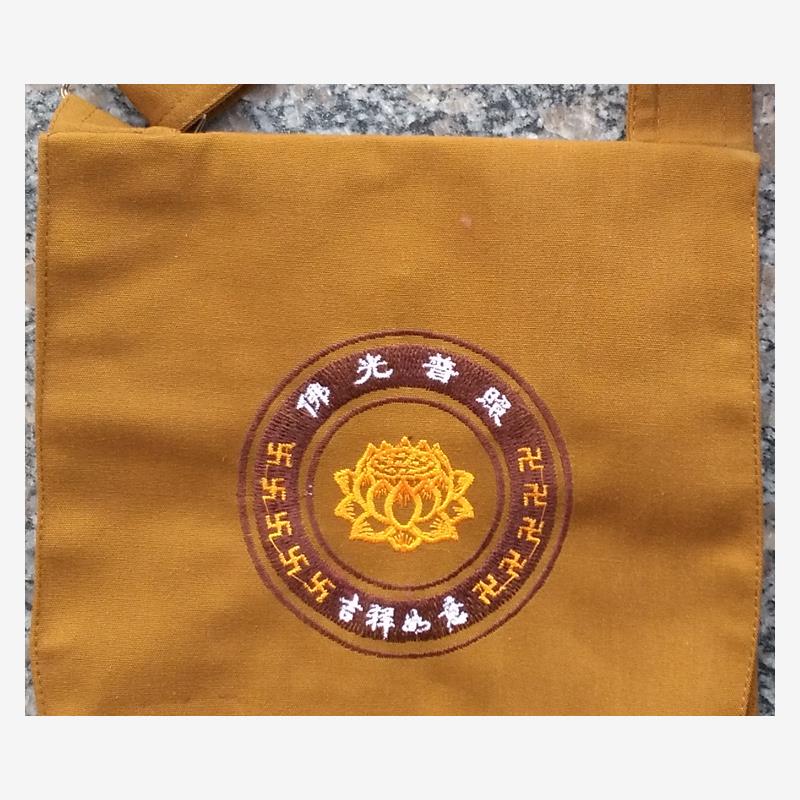 小背包挎盖包寺庙朝山进