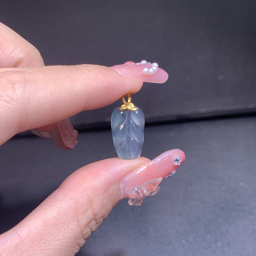 新年好礼天然A货翡翠冰种天蓝白冰叶子精美吊坠18k金锁骨链小玉坠