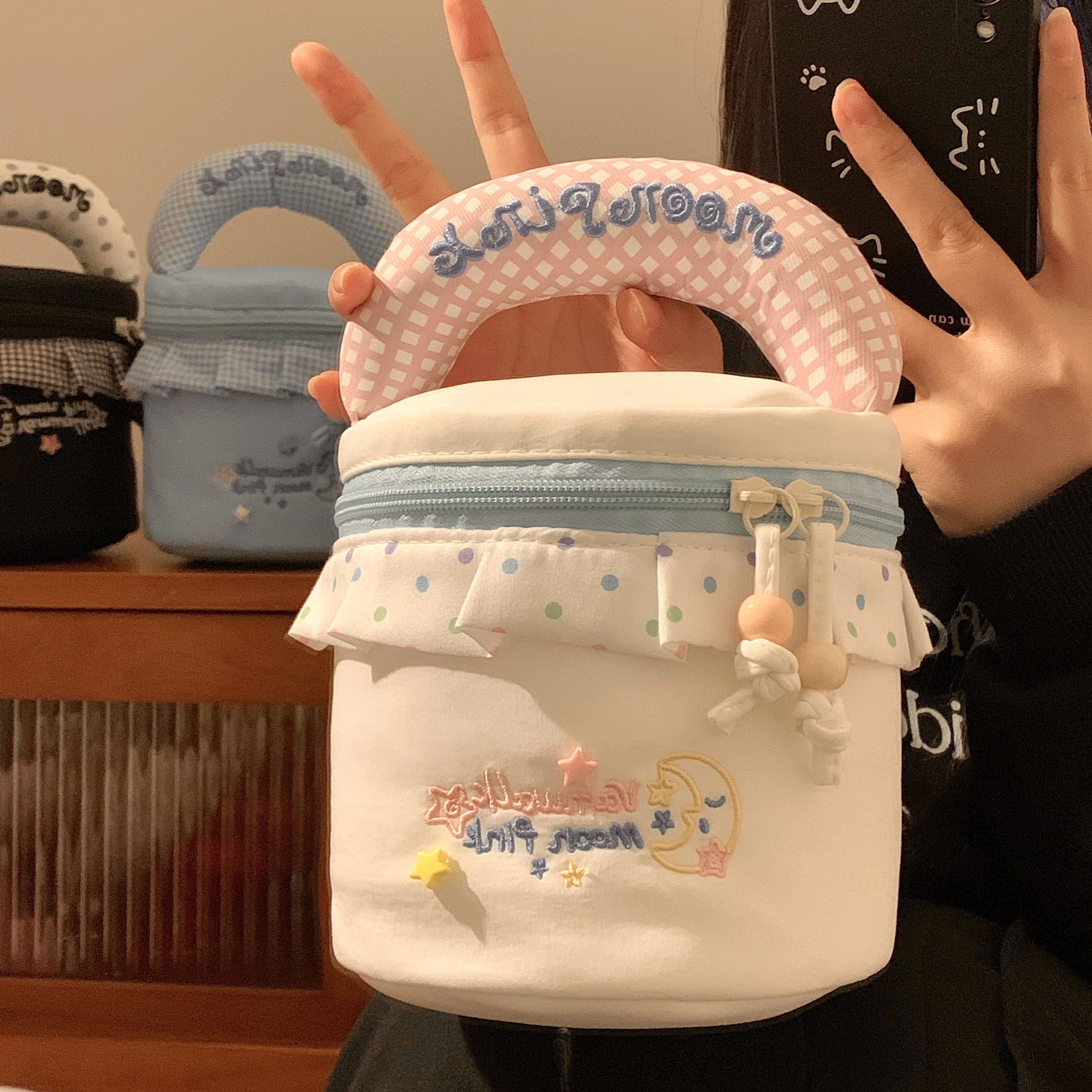 日本可爱手提月亮化妆包女便携大容量分区护肤品收纳袋旅行洗漱包