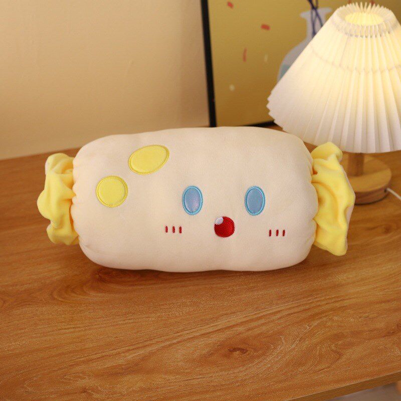 卡通糖果暖手捂冬季抱枕毛绒w玩具午睡枕办公室可插手娃娃厂家