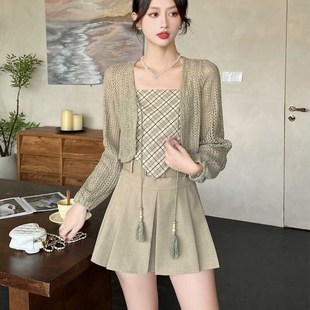 炸街减龄套装女秋季长袖针织开衫辣E妹格子吊带背心百褶短裙三件