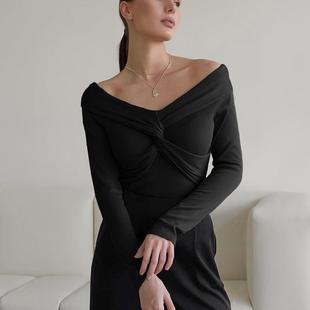 T-shirt Fashionable tight-fitting women V-neck simple and