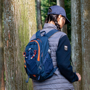 户外登山小背包女轻便防水旅行旅游双肩包20升轻量化徒步爬山背包