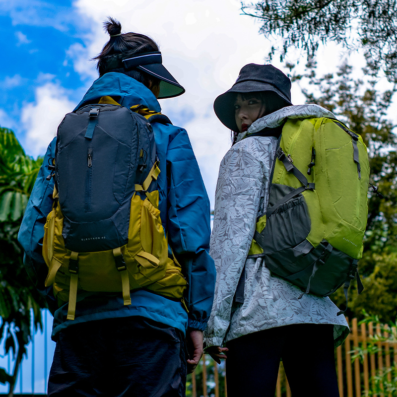 户外徒步双肩包轻便大容量登山包