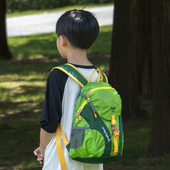 儿童户外超轻背包男孩外出旅游轻便登山双肩包小学生春游出游旅行