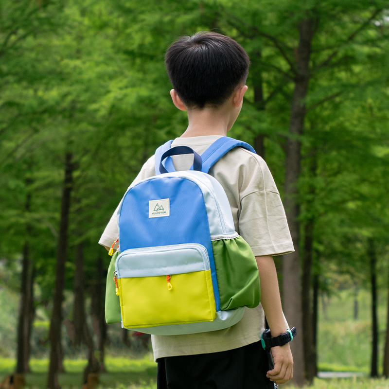 户外儿童出游背包男孩外出旅游轻便小学生书包旅行双肩包春游轻便