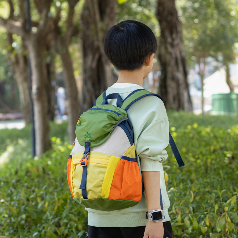 户外儿童旅行背包男孩外出旅游轻便出游登山小学生春游双肩包超轻
