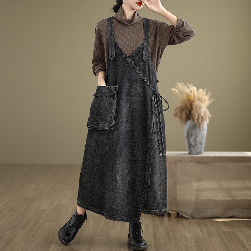 大码宽松牛仔背带裙女秋季显瘦V领吊带长裙拼接大口袋系带连衣裙