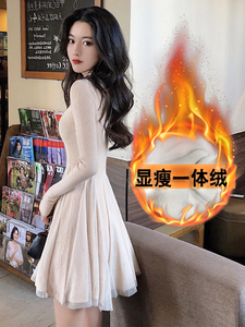 秋季连衣裙小个子2023新款气质显瘦秋冬配大衣加绒网纱针织打底裙