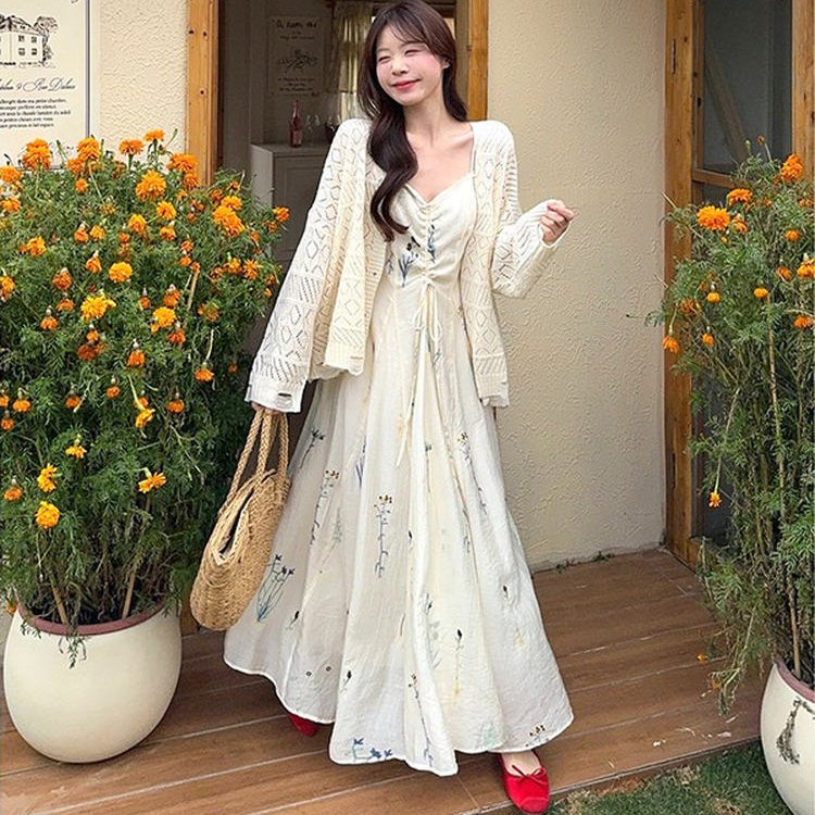 大码法式连衣裙女2025新款夏季复古刺绣吊带裙胖MM遮肚子显瘦裙子