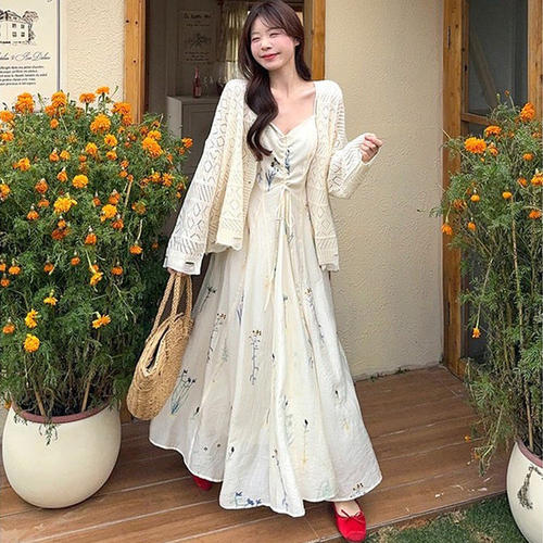 大码法式连衣裙女2025新款夏季复古刺绣吊带裙胖MM遮肚子显瘦裙子