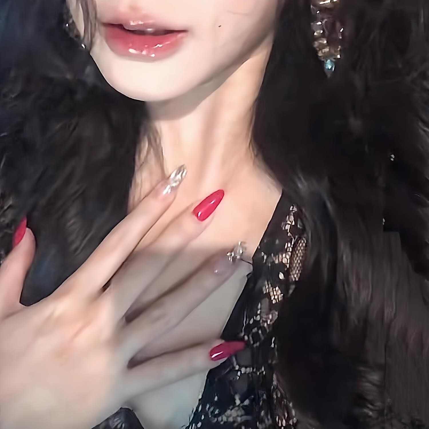 纯手工穿戴甲富家千金玫红色爆闪亮片中长款辣妹新年高级显白美甲