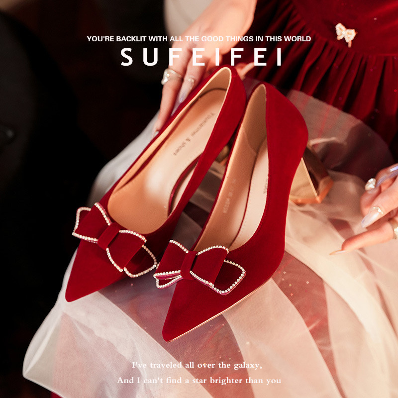 苏妃妃红色婚鞋尖头粗跟高跟鞋女2026年春夏季新款宴会秀禾不累脚