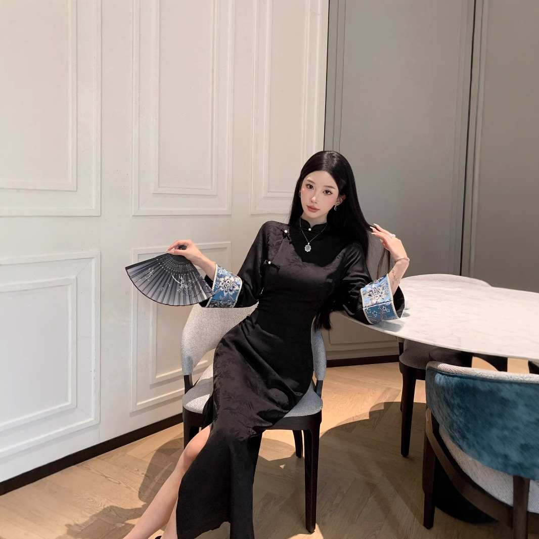 新中式国风改良旗袍女秋冬长裙收腰气质刺绣黑色连衣裙高端礼服裙