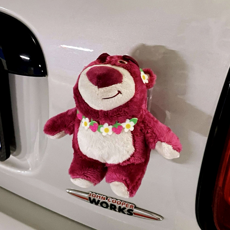 草莓熊车尾挂件车外后备箱尾部公仔摩托车玩偶汽车摆件车载装饰品-封面