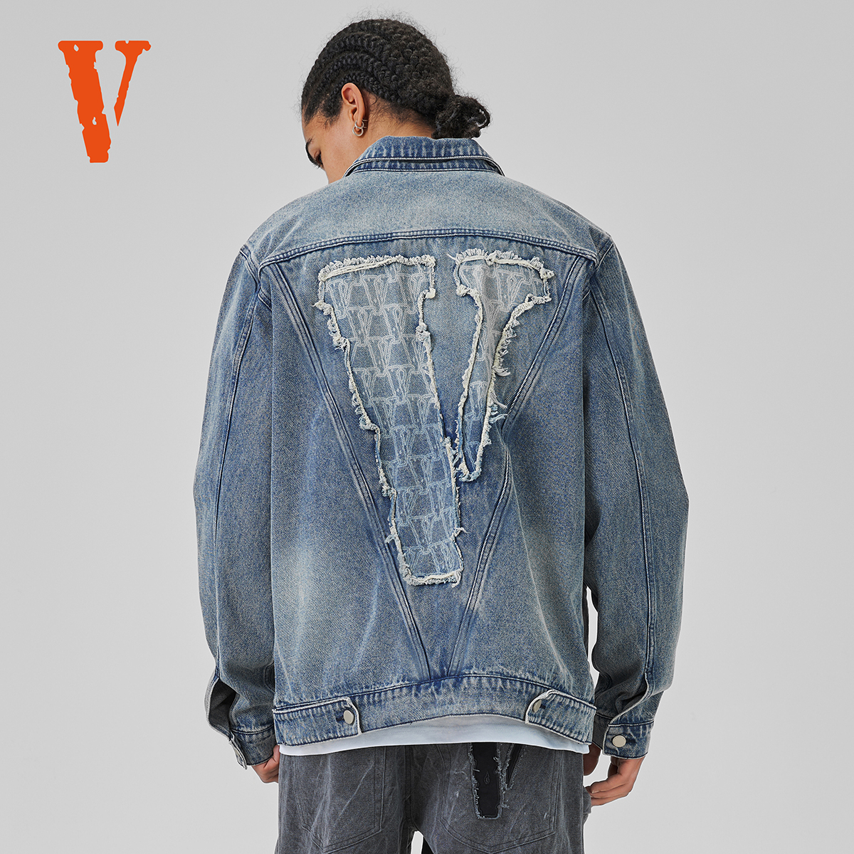 VLONE 大logo系列 背面大v破坏风贴布翻领开衫牛仔外套 男女同款
