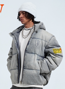 VLONE 钢印LOGO 刺绣标语 成衣水洗做旧 高领连帽牛仔羽绒服