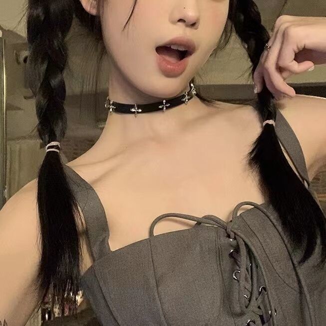 张元英同款暗黑朋克十字架皮带项链女短款choker项圈颈链锁骨链韩