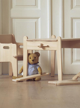丹麦进口正版 Carl Hansen & Søn彼得桌椅 CH410 儿童家具