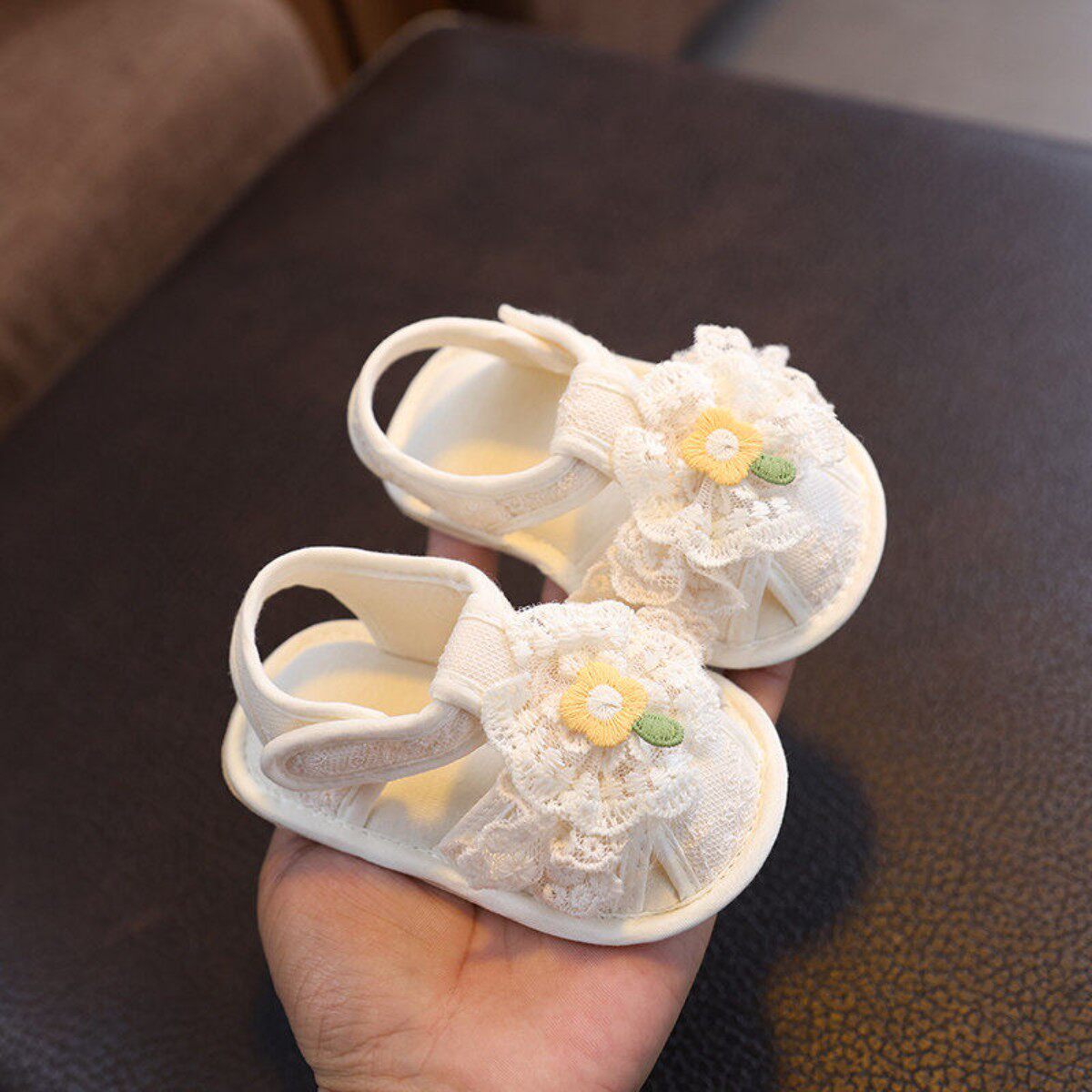 婴儿凉鞋女宝宝夏季蕾丝花边公主鞋软底鞋透气防滑新款6-8-12个月