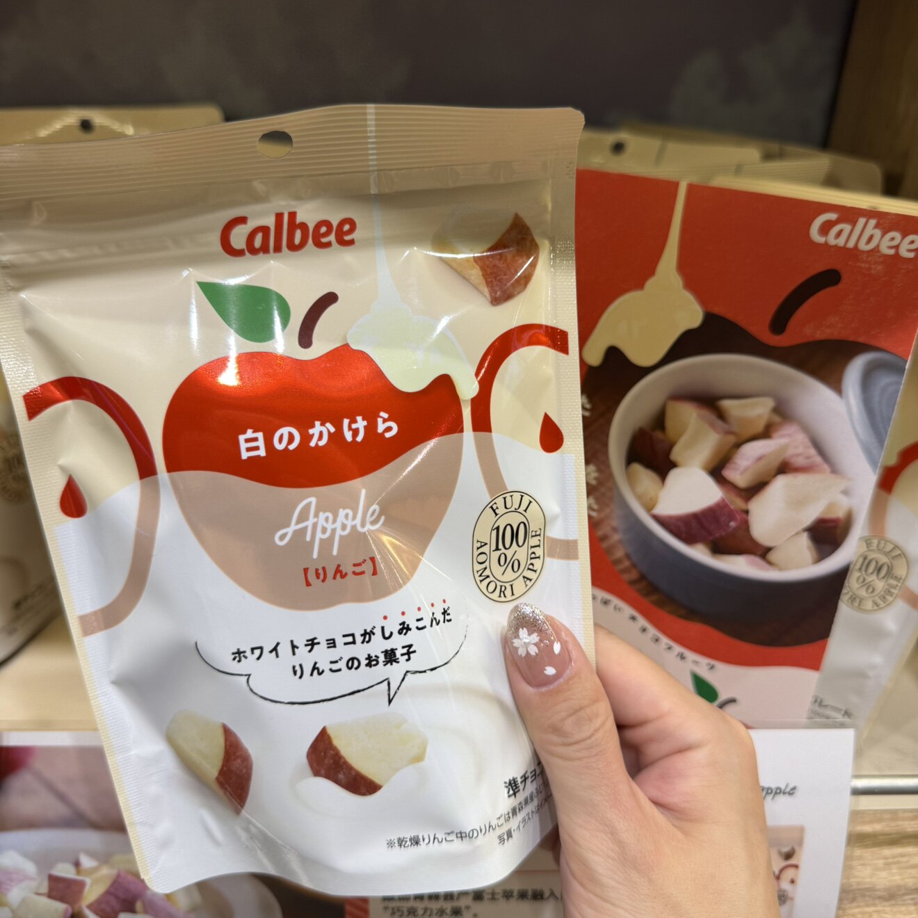 日本直邮满200包邮 卡乐比 Calbee 重磅回归 白巧渗透苹果干