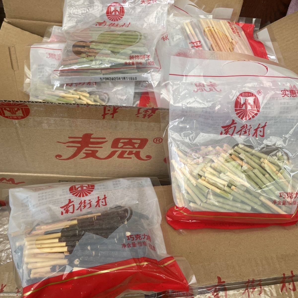 爆款南街村巧克力棒断棒巧克力涂层长条手指饼干儿童休闲多味零食