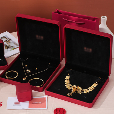 周大福五金盒戒指项链手镯首饰盒