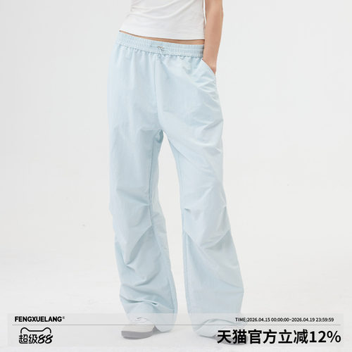 网眼里布设计舒适透气;膝盖双褶设计;防泼水