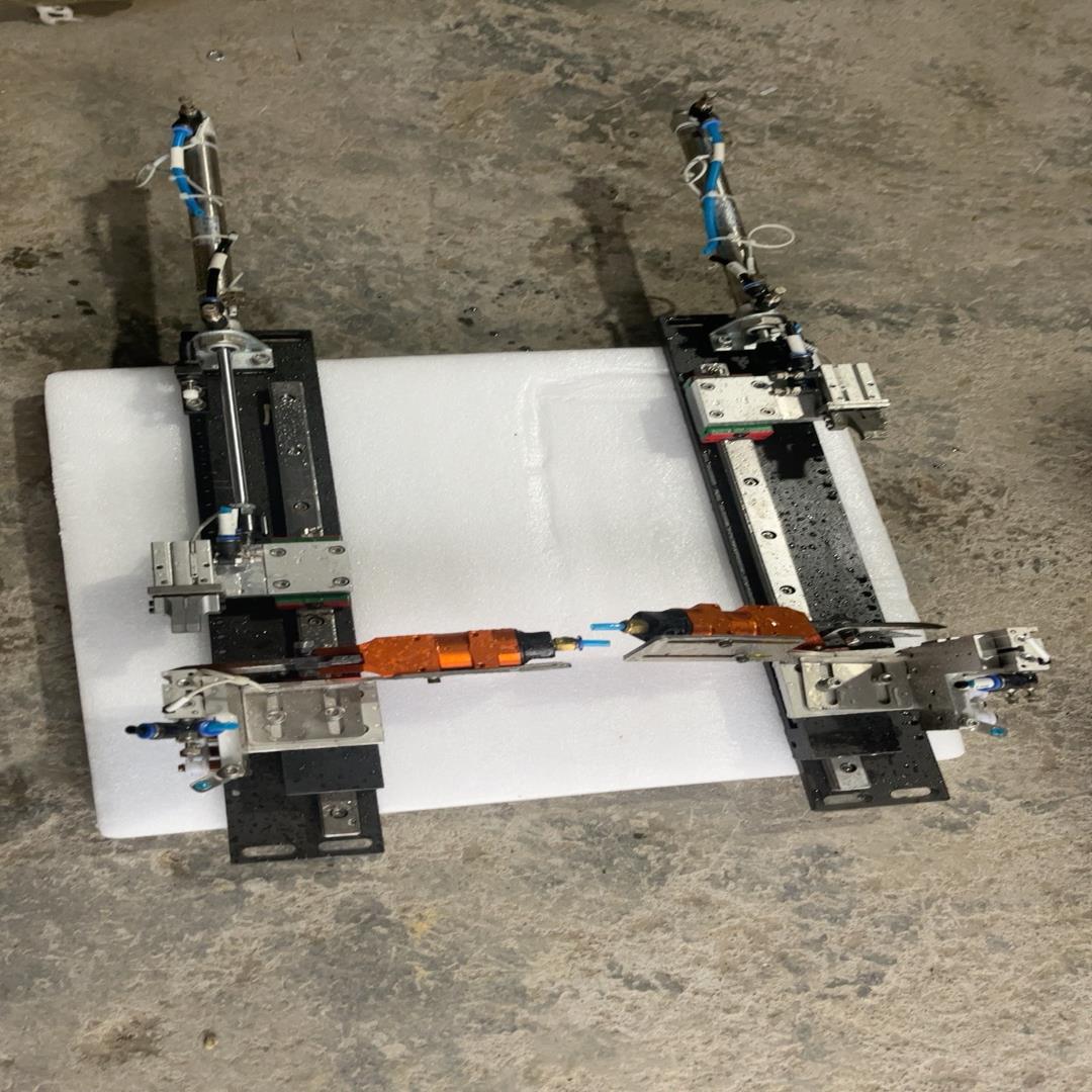 带滑道的气动剪刀。图片为实物。口罩机器上拆下来的。160一个