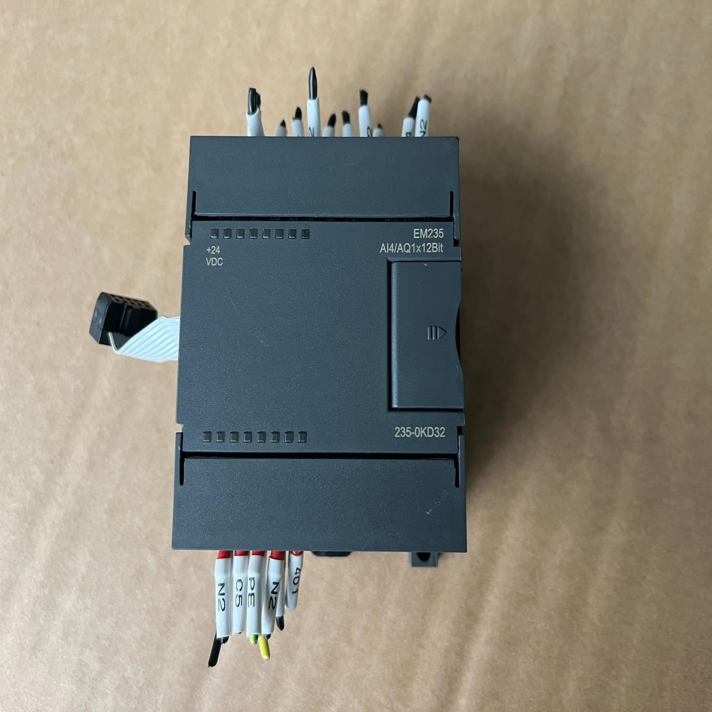 合信PLC，CTS7 235-0KD32，如图所示，