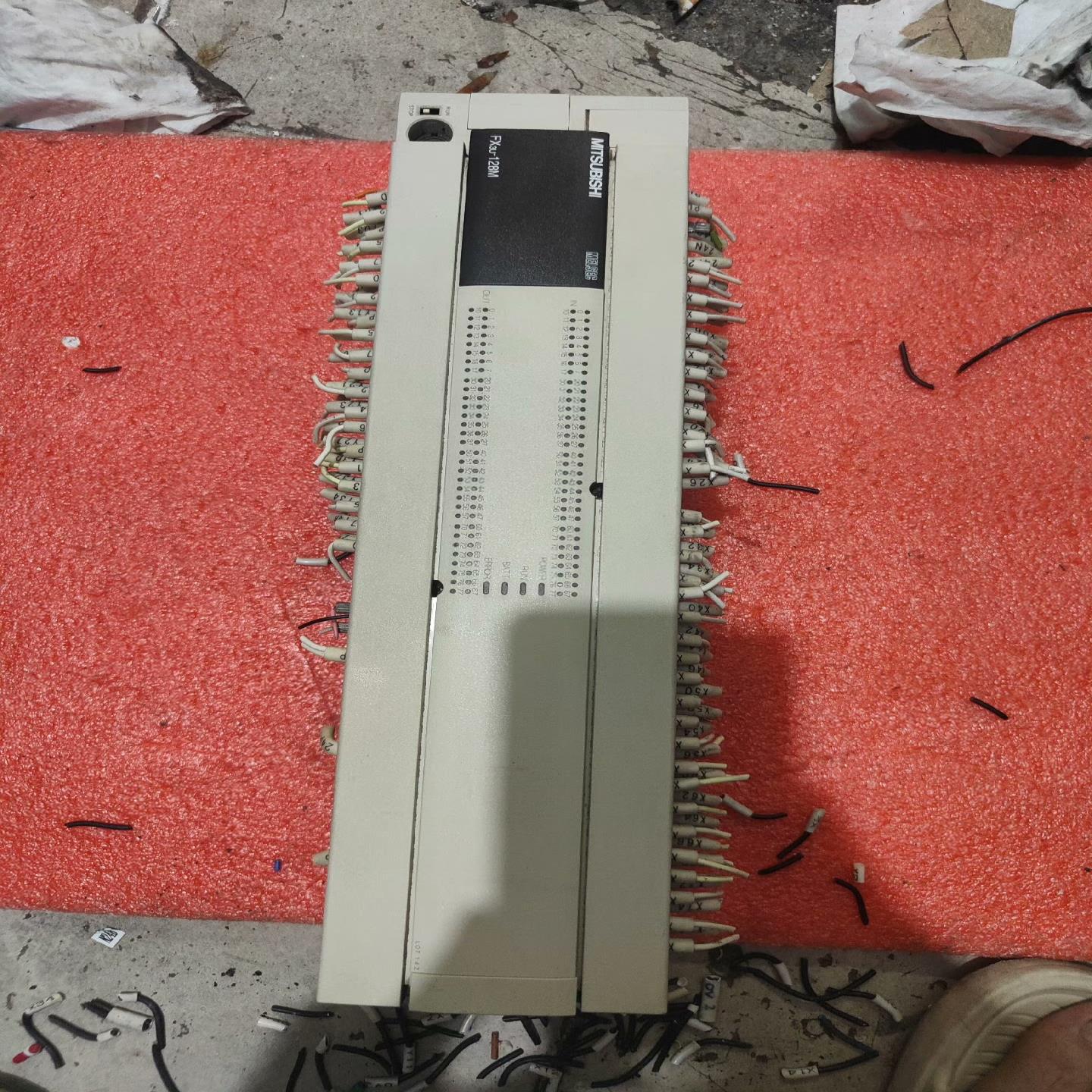 FX3U-128MR/ES-A，原装正品机，功能完好，