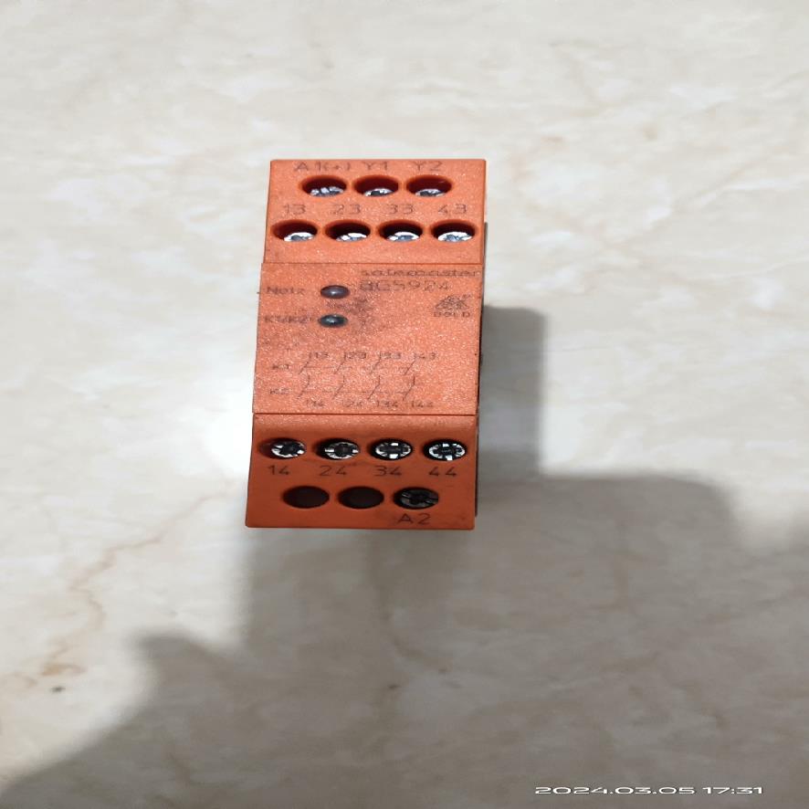 DOLD  BG5924.04/100   AC/DC 24