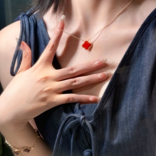 梵可亚宝官网18k金四叶草五花手链红玉髓白贝母轻奢项链生日礼物