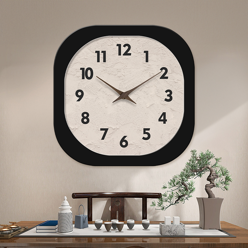 现代简约餐厅挂钟黑白高级感客厅钟表挂墙创意餐桌背景墙静音时钟