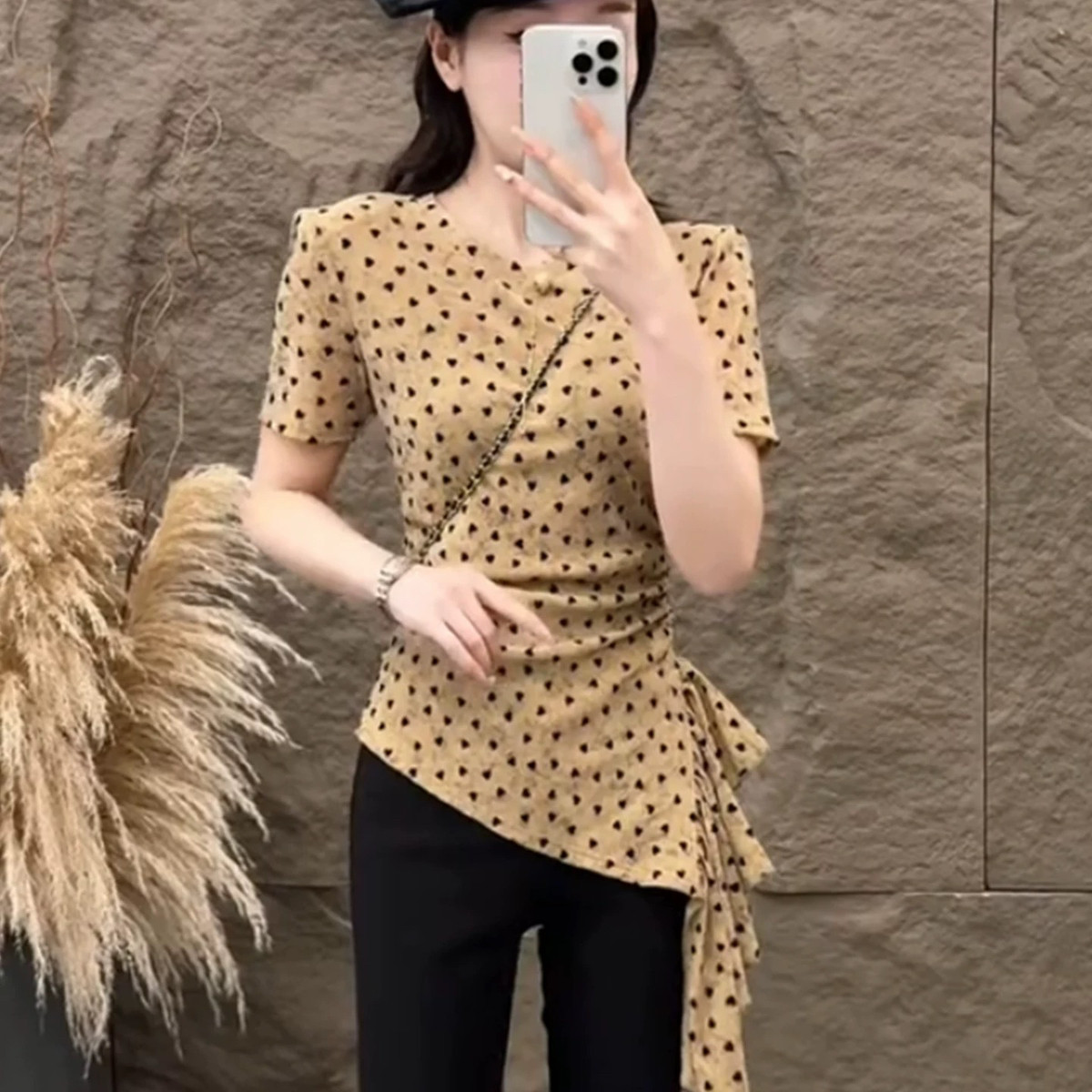 馨菲级感气质不规则绑带爱心收腰显瘦短袖T恤(配带肩垫)YS2-9566