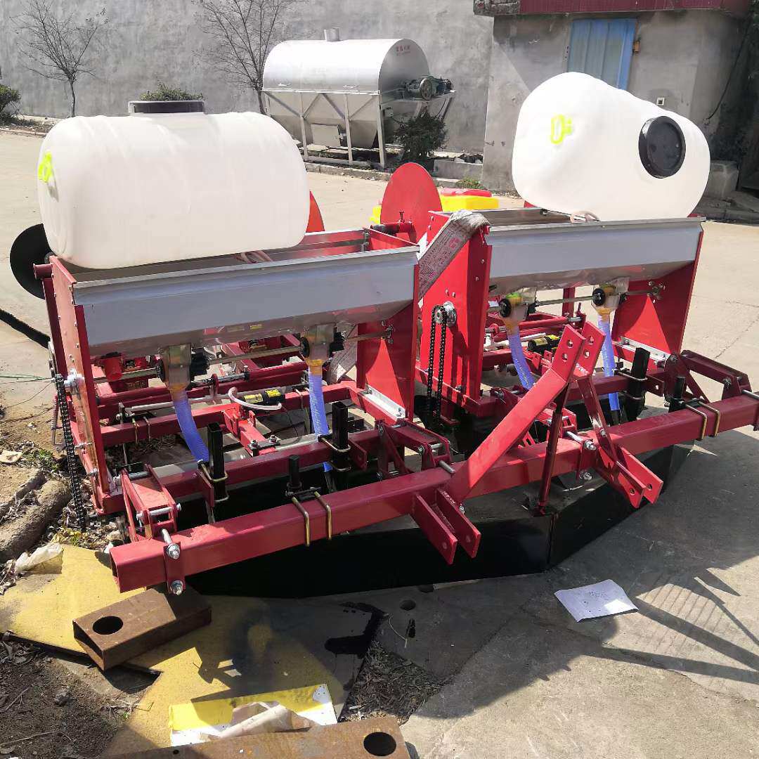 铺膜播种机新款花生点播机四轮玉米花生秋葵谷物覆膜播种机