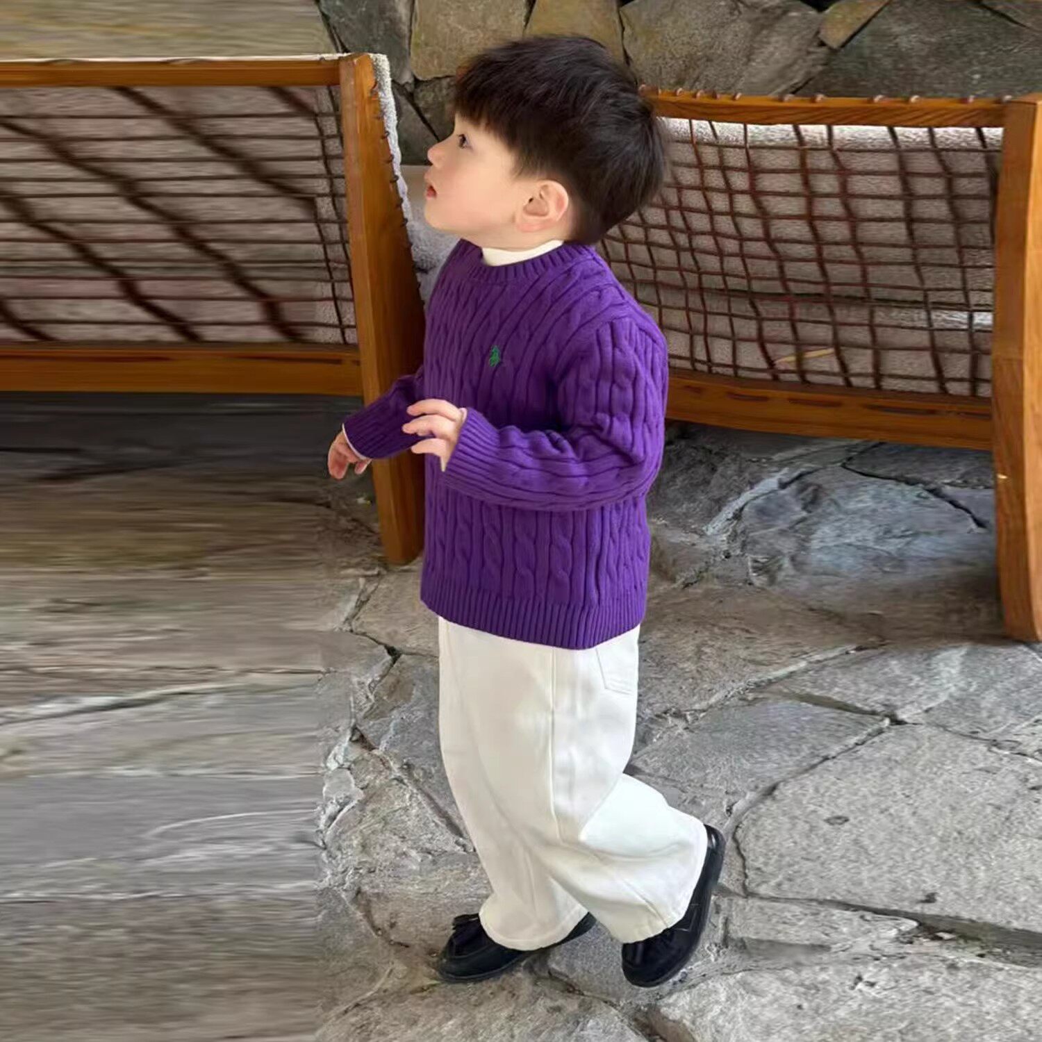 韩版男童2026冬季新款复古紫色刺绣麻花针织毛衣儿童白色直筒裤子