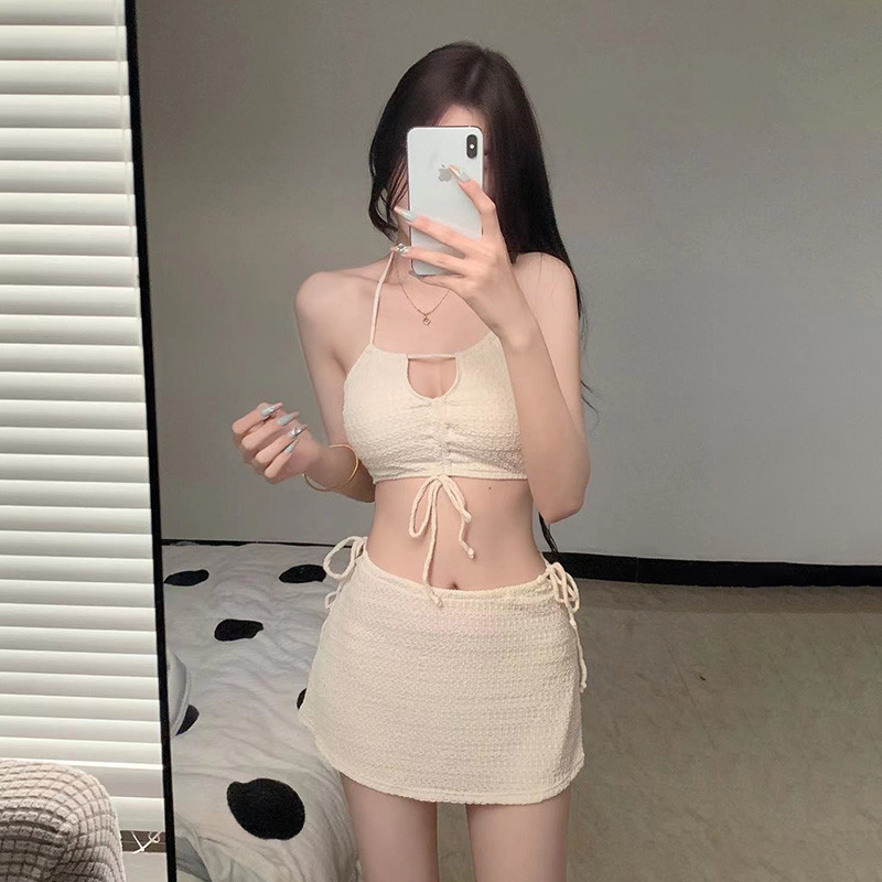 泡温泉泳衣女小胸平胸专用分体2025新款时尚裙式系带镂空保守海边