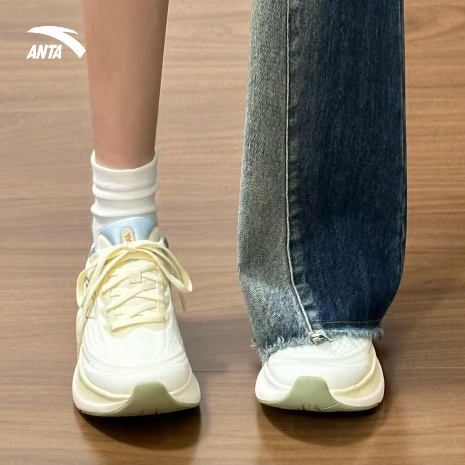 安踏叶子6新款跑步鞋学生女款图片